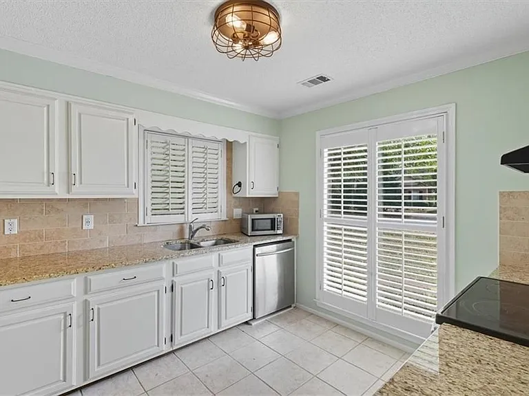 1211 Whitlock Ridge Dr — Photo 14