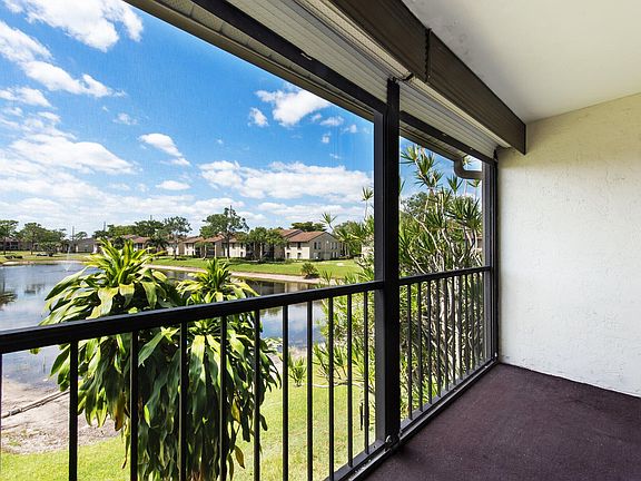 4th image of 726 Sunny Pine Way #C2