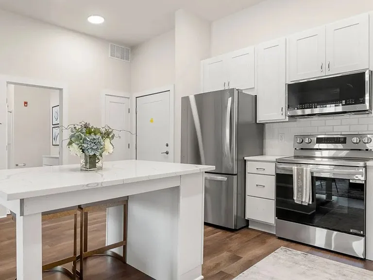 Pomeroy Apartments — Photo 30