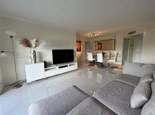 3300 NE 191st St APT 406, Aventura, FL 33180