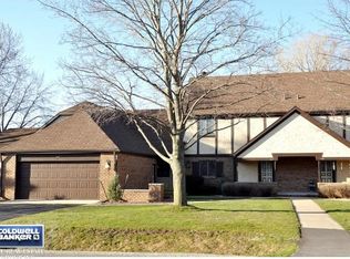 149 Harrys Gtwy UNIT R, Appleton, WI 54914