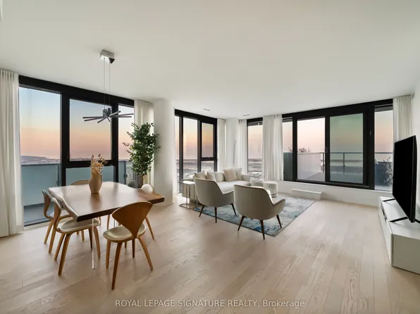 16 Bonnycastle St #4304, Toronto, ON M5A 0C9