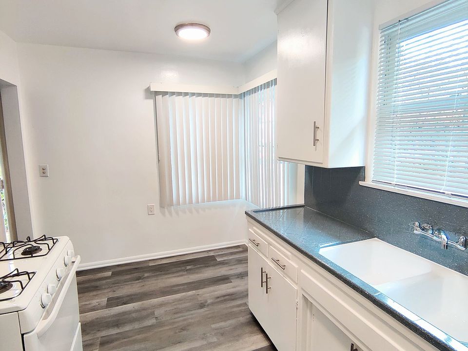 1st image of 11042-11050 1/2 Aqua Vista St #11046