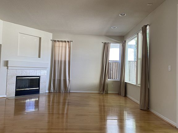 4th image of 330 Apple Blossom Ln
