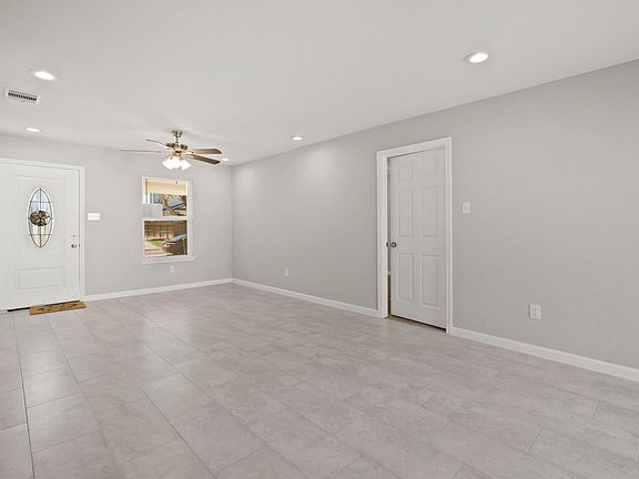 3rd image of 5123 Ridgeway Dr
