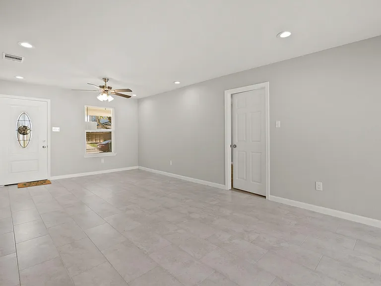 5123 Ridgeway Dr — Photo 3