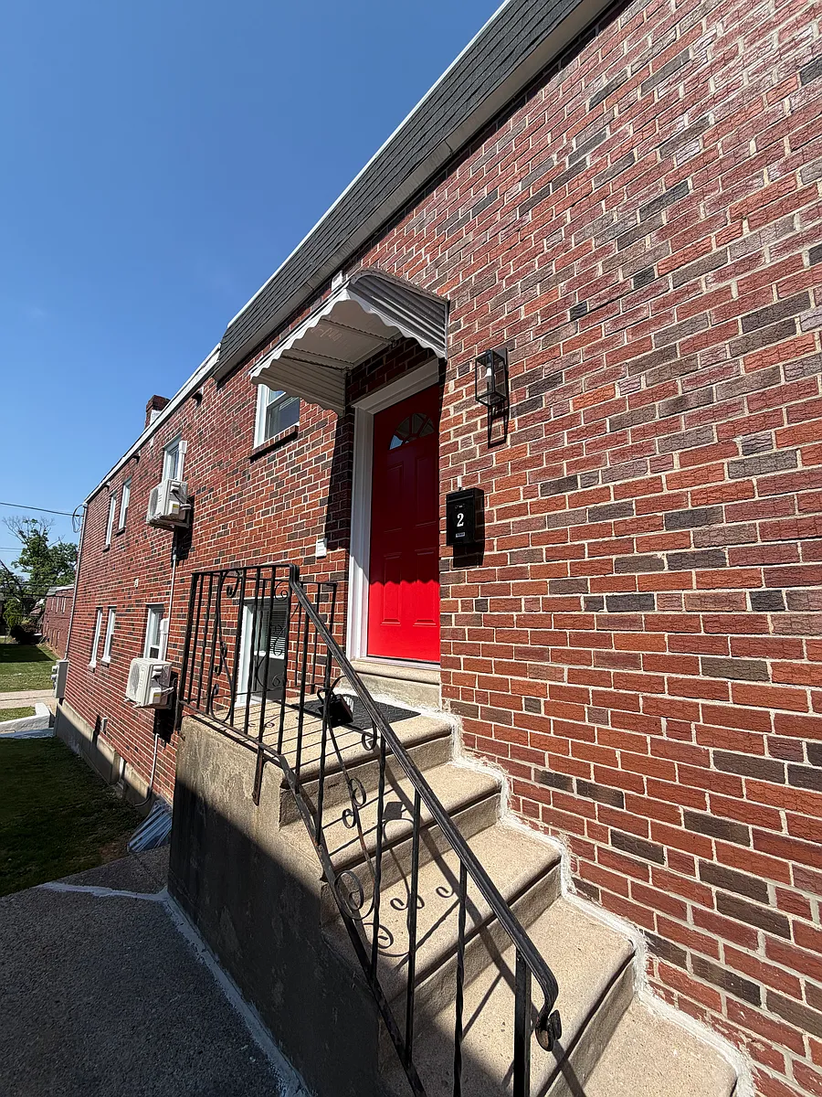 Building Photo - 1710 Griffith St #2