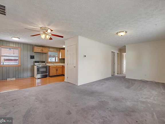 3rd image of 1015 Phillip Dr