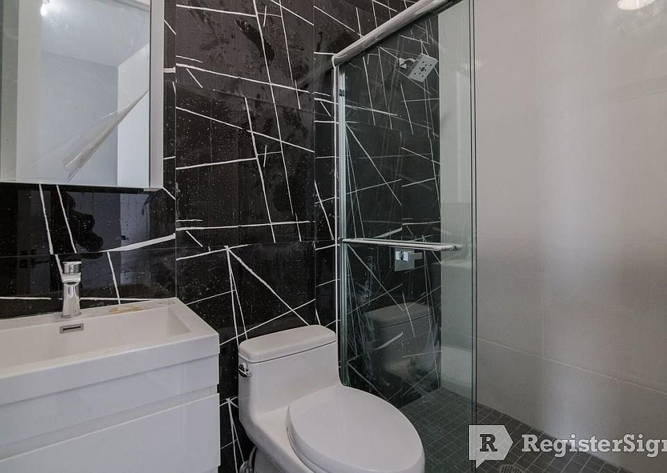 2nd image of 588 Grandview Ave #1LXR