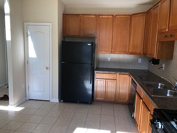 4th image of 308 Prestwick Ln