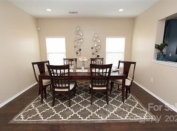 3rd image of 10437 Kempsford Dr