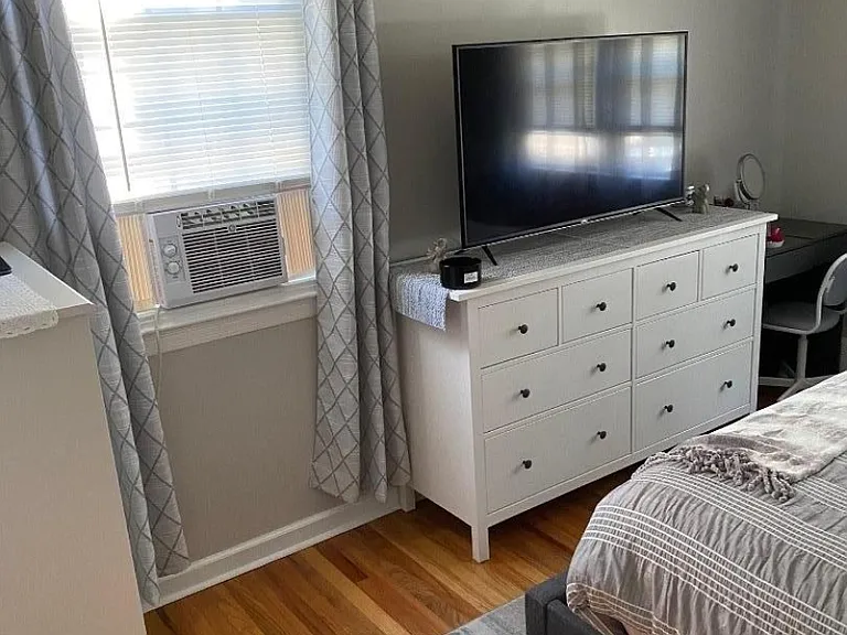 549 Broughton Ave #1 — Photo 14
