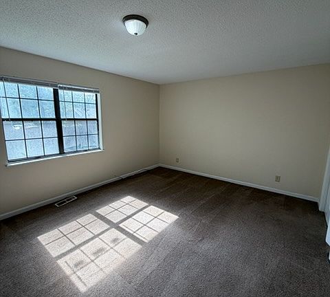 3rd image of 107 Knollwood Dr #C-1