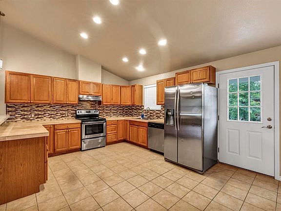 5th image of 636 Birch Ln