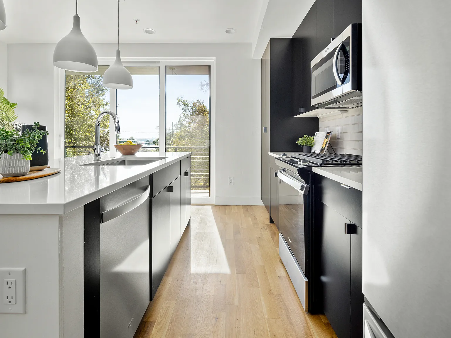 2 bed, 1387 sqft, $3,200 — Photo 1