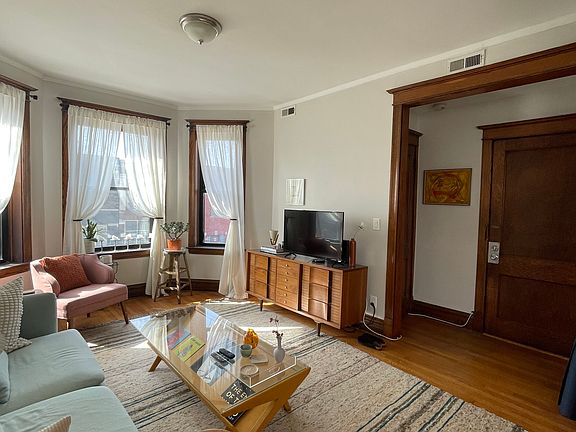 3rd image of 2900 W Diversey Ave #2