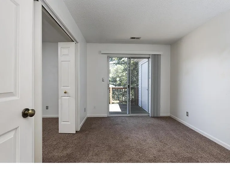 1422 Bluebird Ter — Photo 15