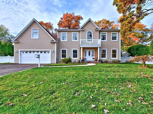 5 Pine Street, Plainview, NY 11803