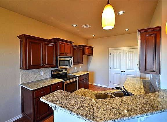 5th image of 1021 Golden Leaf Dr