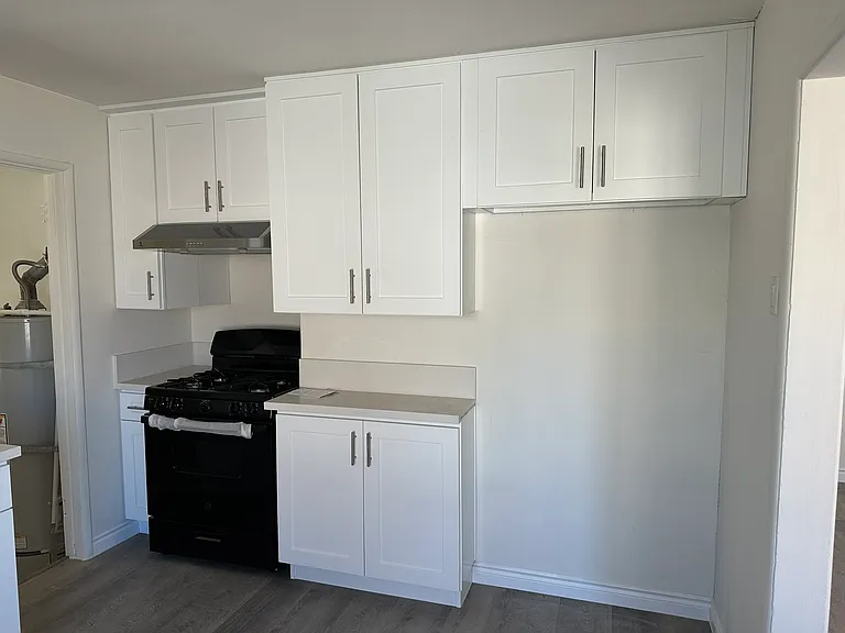 1098 W Nicolet St — Photo 2