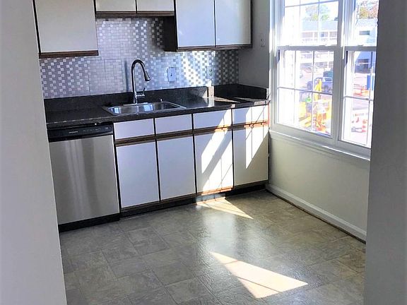 5th image of 600 Shoreham Ct #3