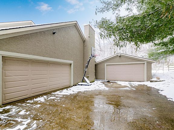 5th image of 69 Victoria Dr