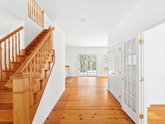 2nd image of 7 Holly Pl