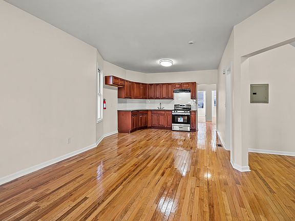 2nd image of 20-22 Noll Pl #1