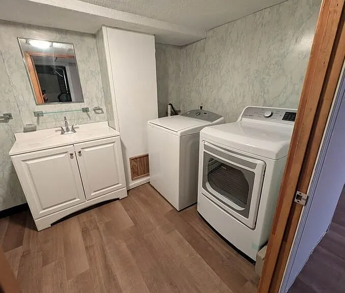465 Cartier St #1 — Photo 25