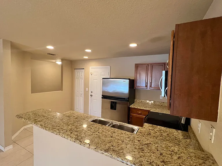 2552 SW Marshfield Ct — Photo 5