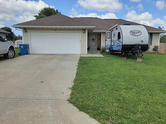 4th image of 279 Maplewood Dr