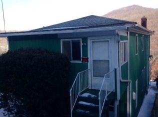 510 Ballengee St, Hinton, WV 25951