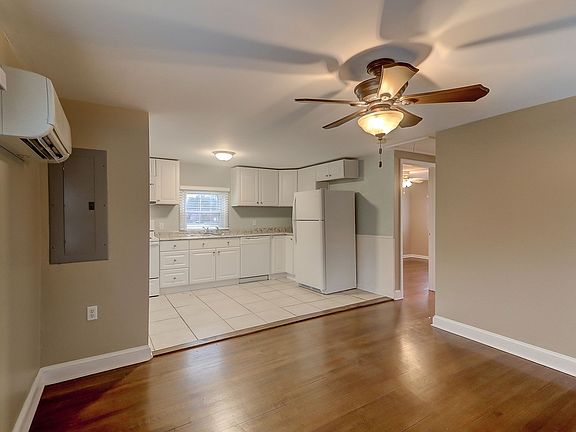 4th image of 1551 E Montague Ave
