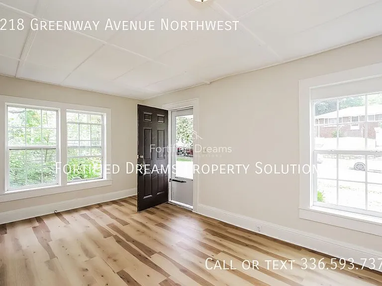 2218 Greenway Ave NW — Photo 4