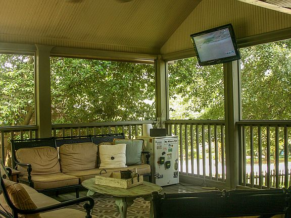 Spacious screened porch