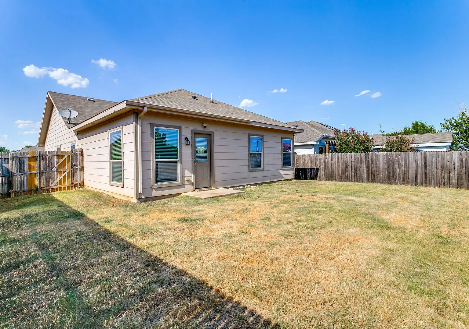 Spacious Fort Worth Home with Easy Access to Downtown & Entertainment — Photo 3
