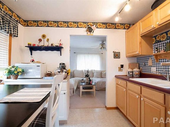 3rd image of 3022 N Wilson Dr