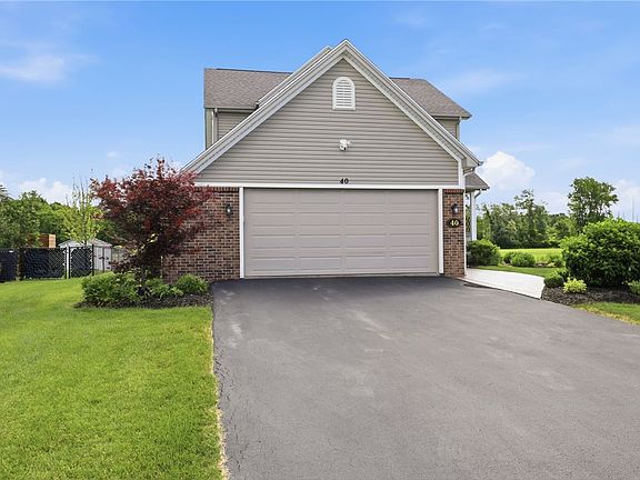 3rd image of 40 Wind Way Cir