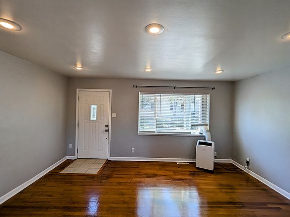 5th image of 3255 N Clayton St