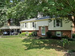 2825 Purple Finch Rd, Roanoke, VA 24018