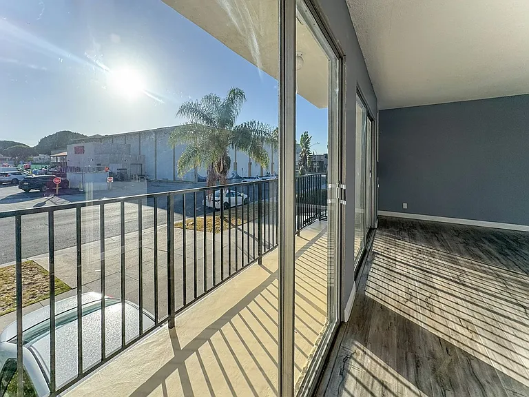 1138 Euclid St #1 — Photo 6