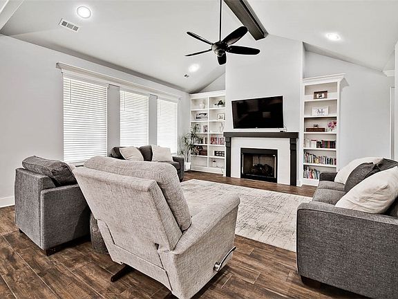 3rd image of 18109 Astor Dr