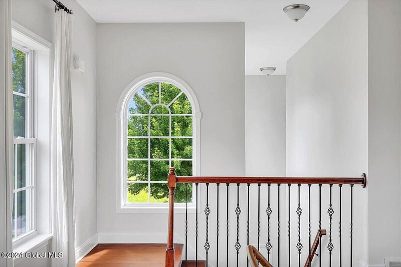 4th image of 12 Beacon Street