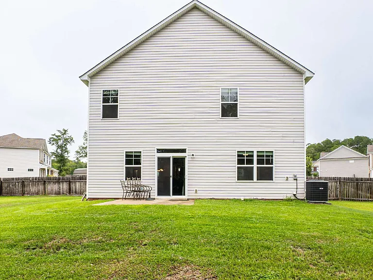 30 Ellis Cir — Photo 4