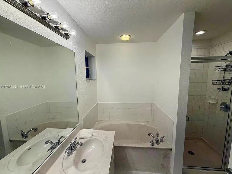 1934 SW 60th Ave — Photo 11