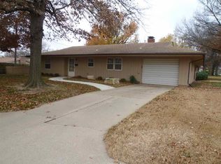 917 Wheat Rd, Winfield, KS 67156
