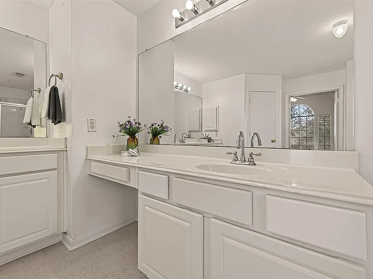 16315 April Ridge Dr — Photo 38