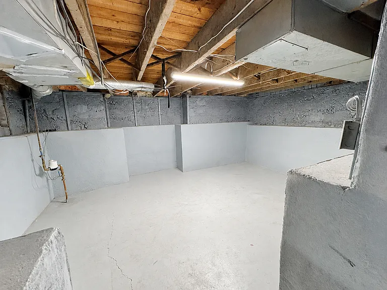 24 Cayuga St #A — Photo 20