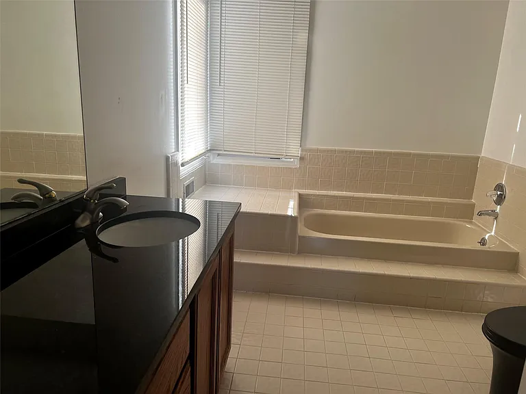 6330 Odessa Dr — Photo 11