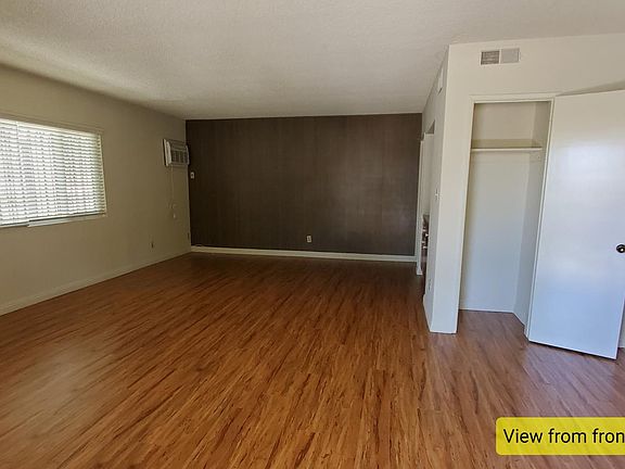 2nd image of 138 N Saint Andrews Pl #1A